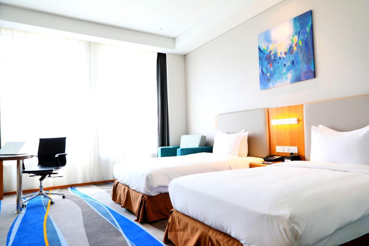 Holiday Inn Express Luoyang Xiyuan Bagian luar foto