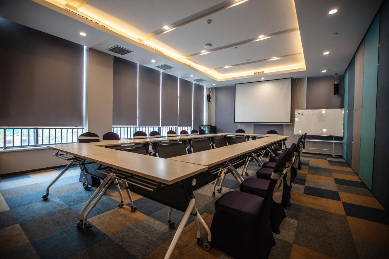 Holiday Inn Express Luoyang Xiyuan Bagian luar foto
