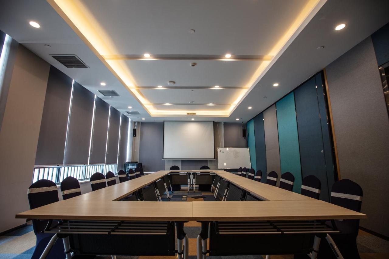 Holiday Inn Express Luoyang Xiyuan Bagian luar foto