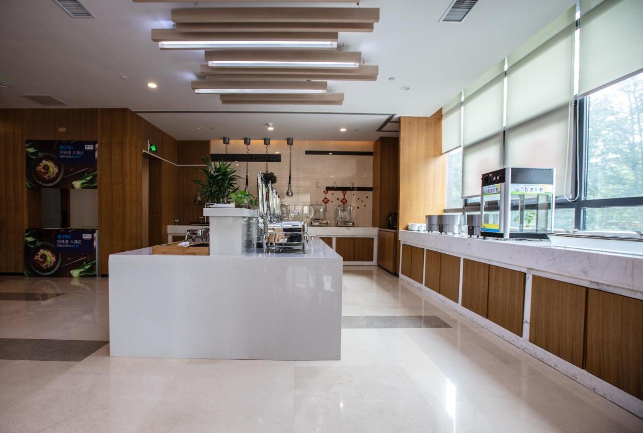 Holiday Inn Express Luoyang Xiyuan Bagian luar foto