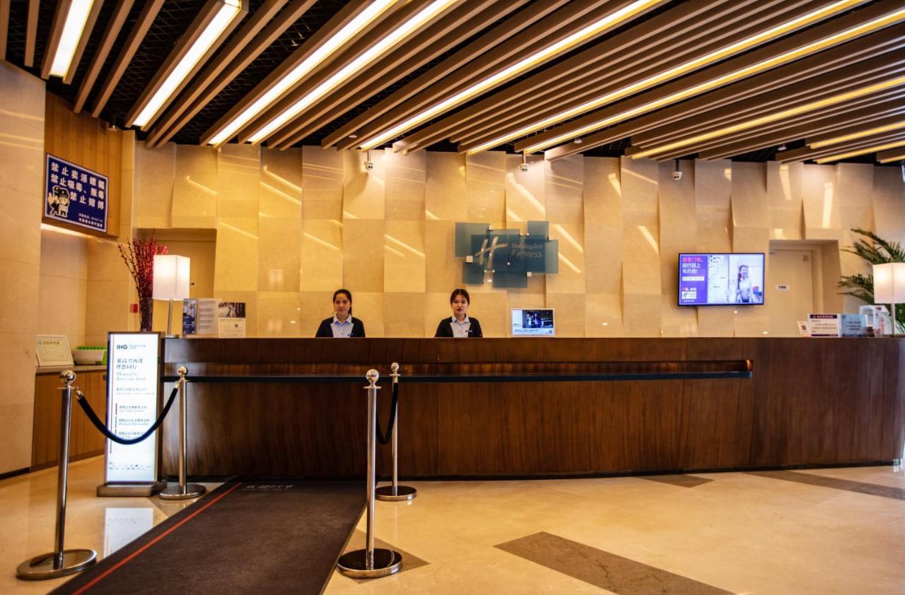Holiday Inn Express Luoyang Xiyuan Bagian luar foto